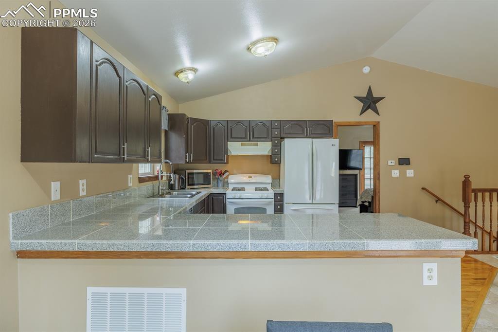 Image 12 of 33: Kitchen