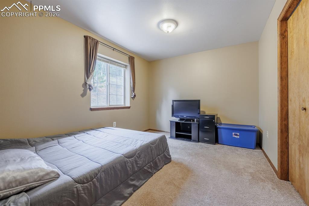 Image 22 of 33: Bedroom