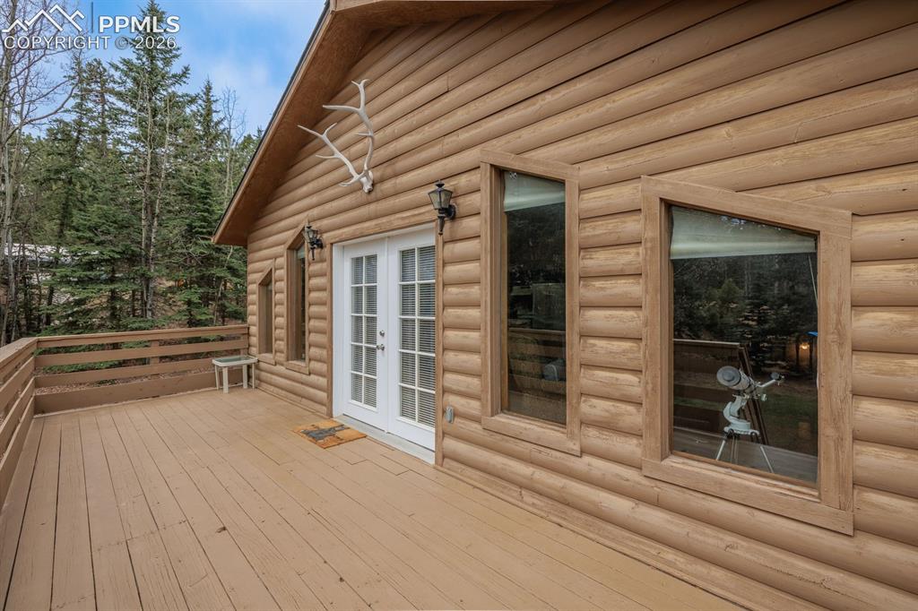 Image 5 of 33: Deck
