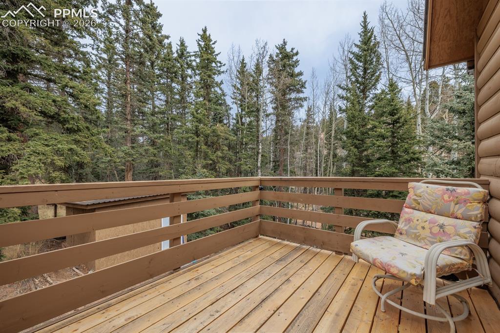 Image 6 of 33: Deck