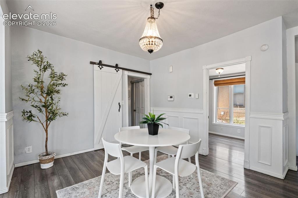 Image 15 of 49: Dining Area