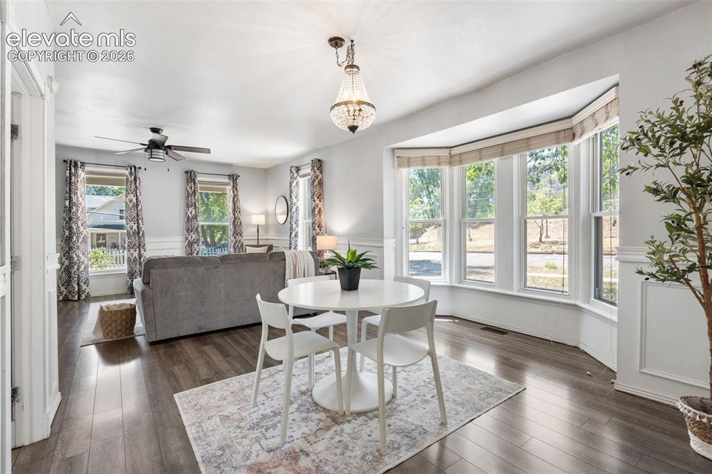 Image 17 of 49: Dining Area