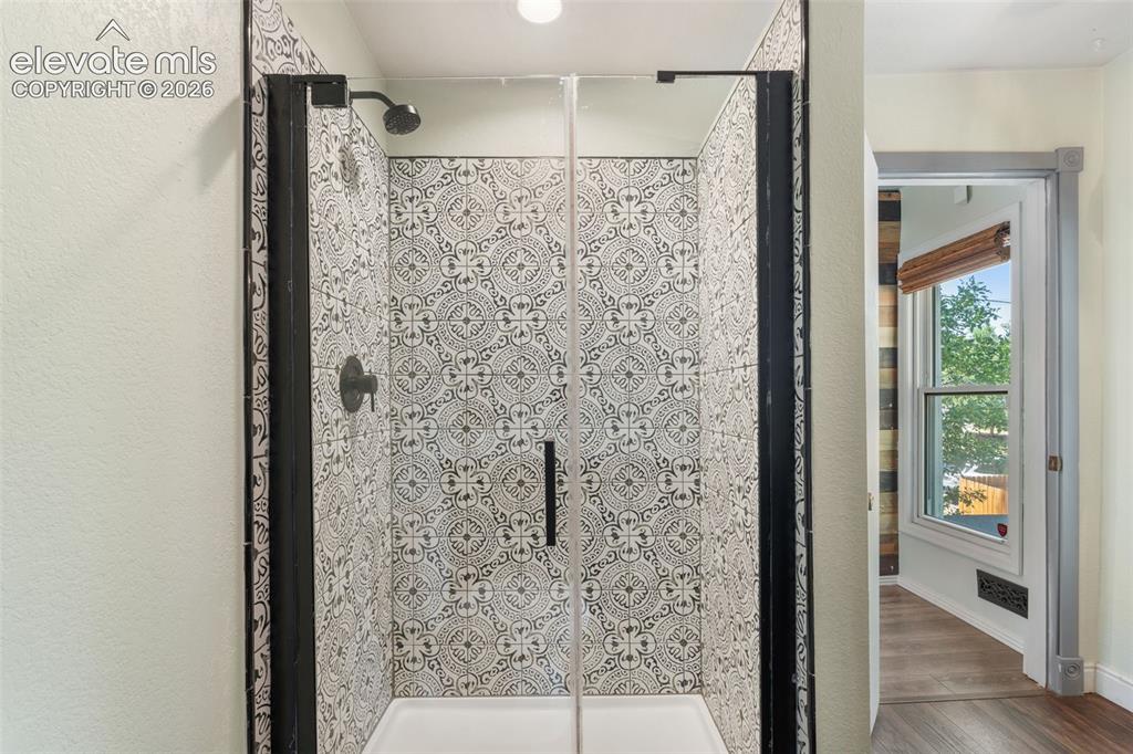Image 39 of 49: Bathroom