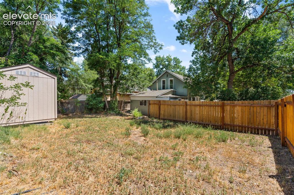 Image 42 of 49: Yard