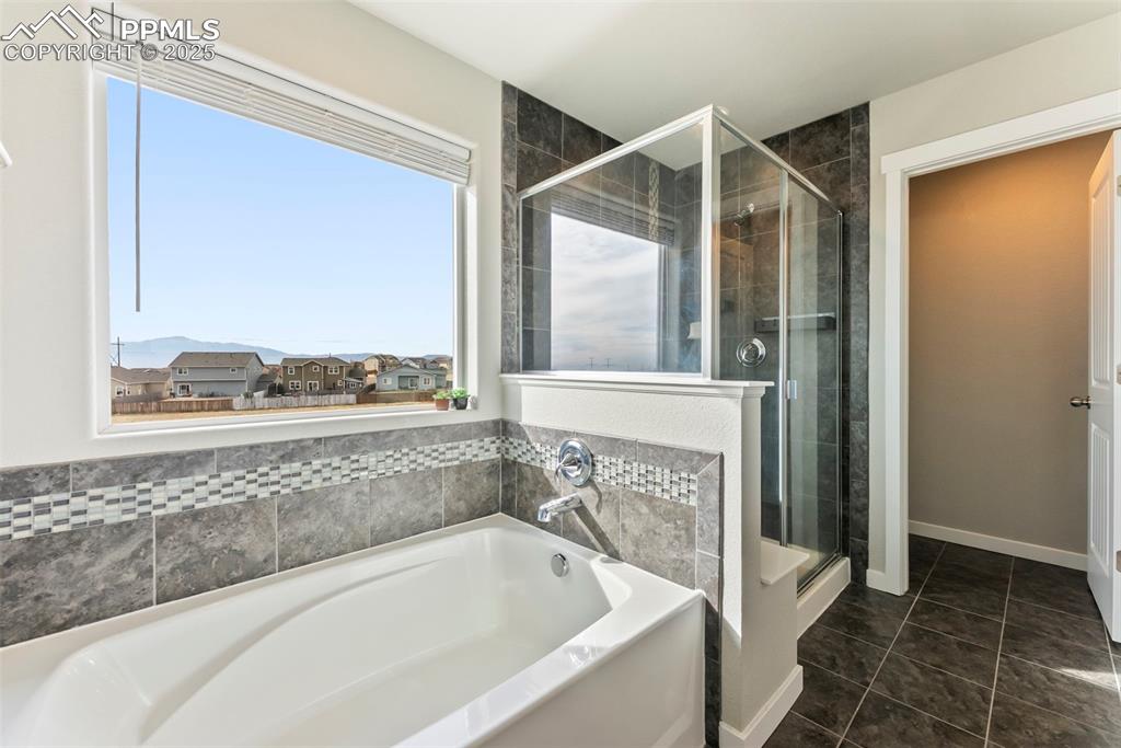 Image 17 of 47: Bathroom