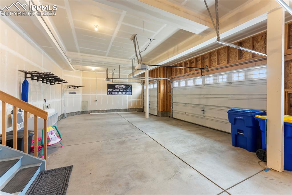 Image 36 of 47: Garage