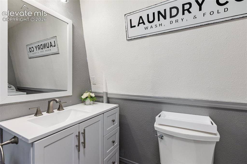 Image 15 of 40: Bathroom