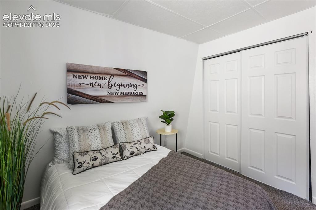 Image 18 of 40: Bedroom