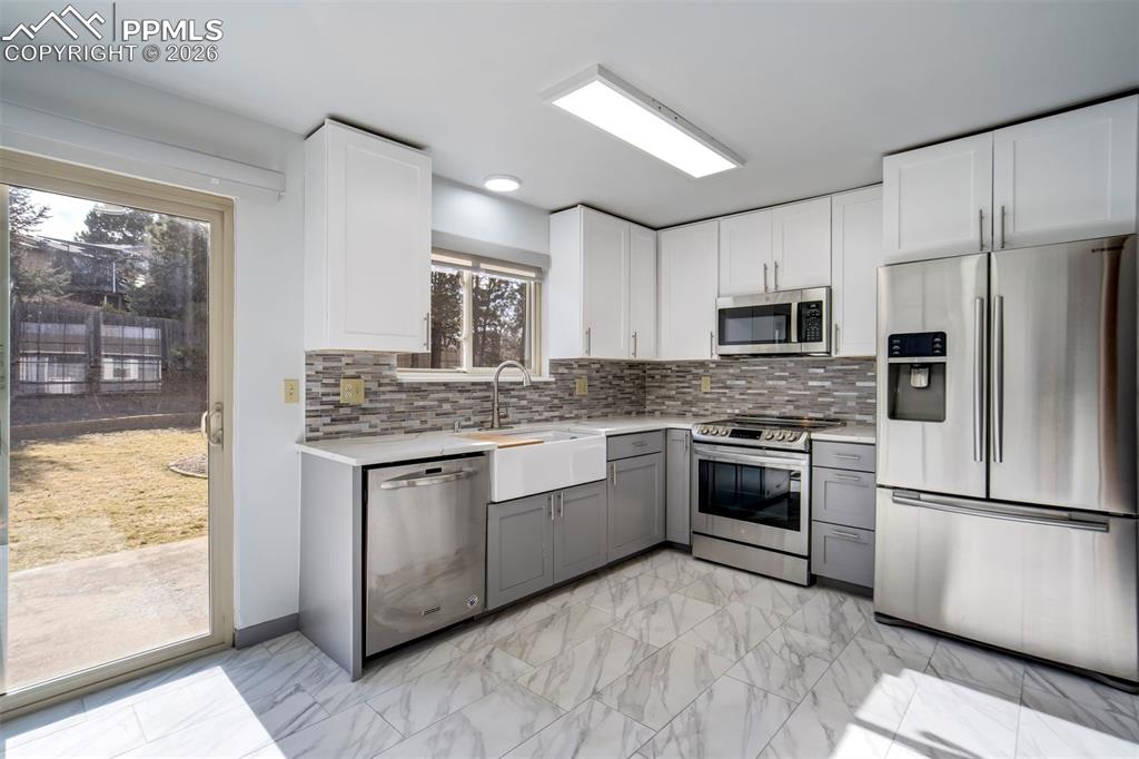 Image 13 of 41: Kitchen