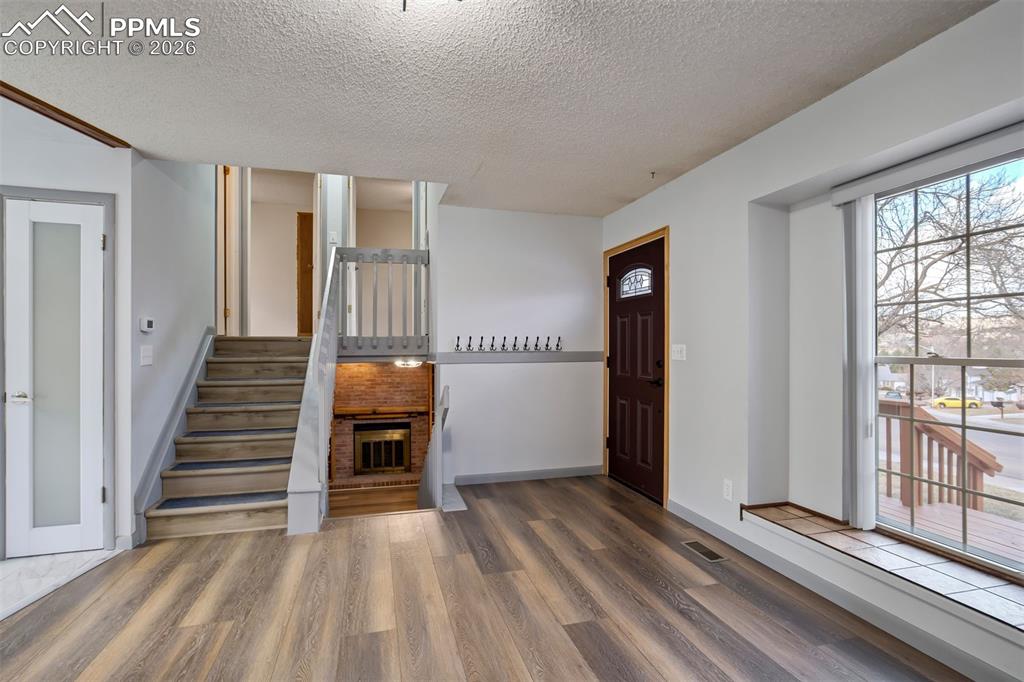 Image 16 of 41: Entry