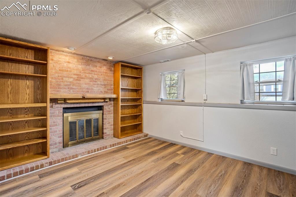 Image 17 of 41: Living Room