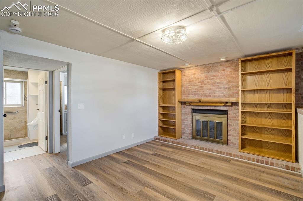 Image 18 of 41: Living Room