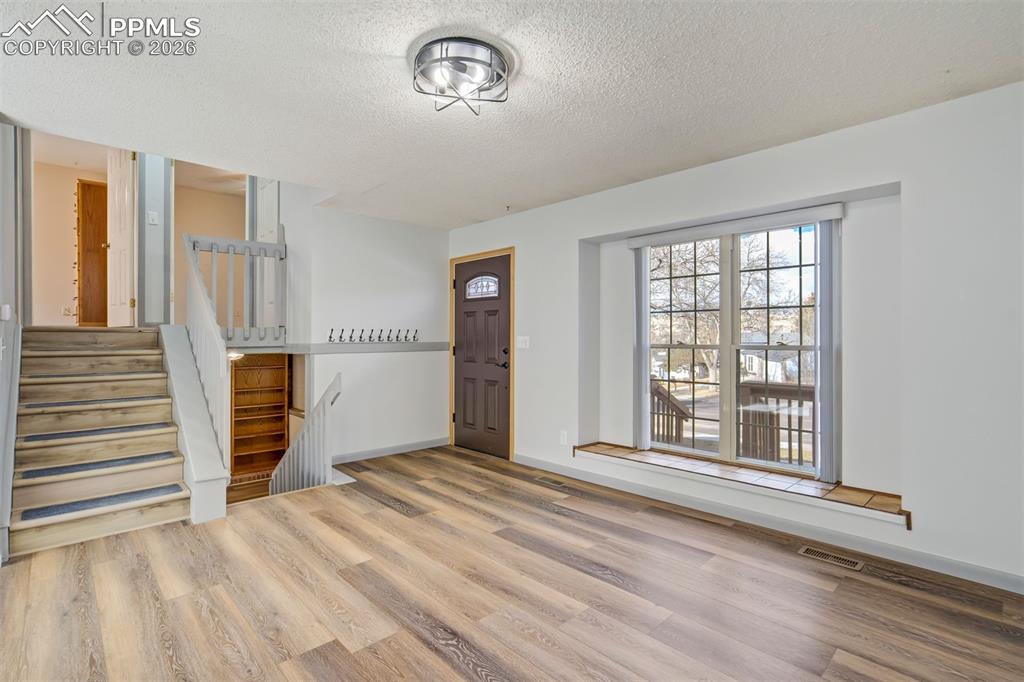 Image 7 of 41: Entry