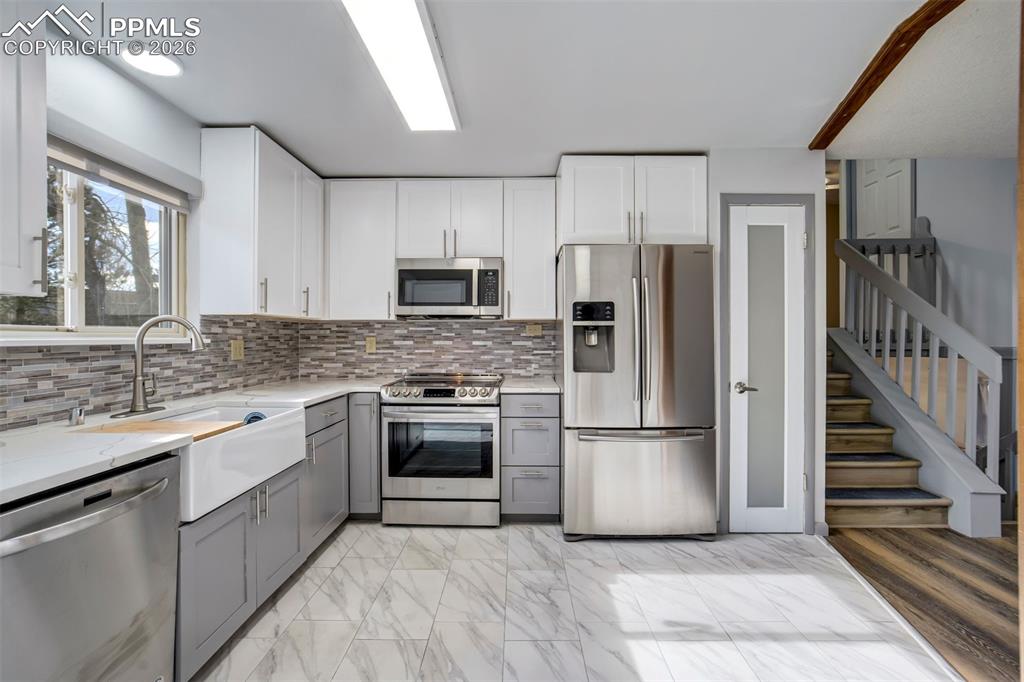 Image 9 of 41: Kitchen