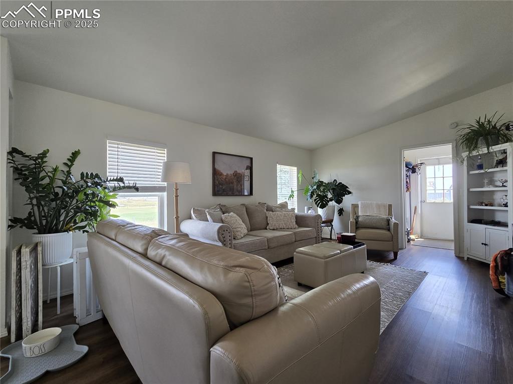 Image 14 of 32: Family Room