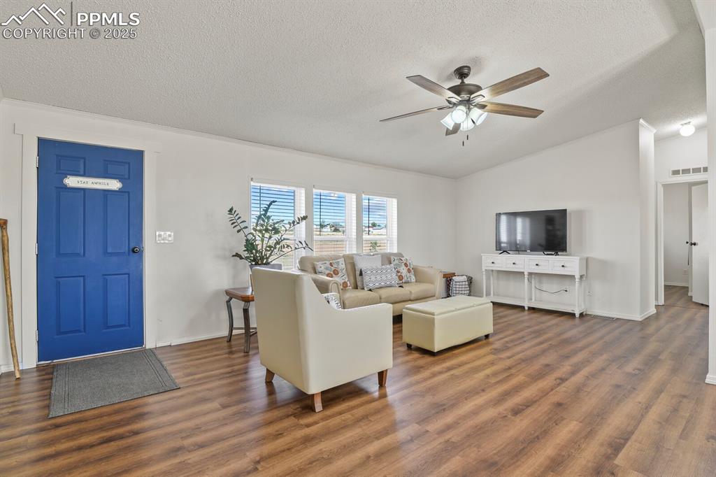Image 5 of 32: Living Room