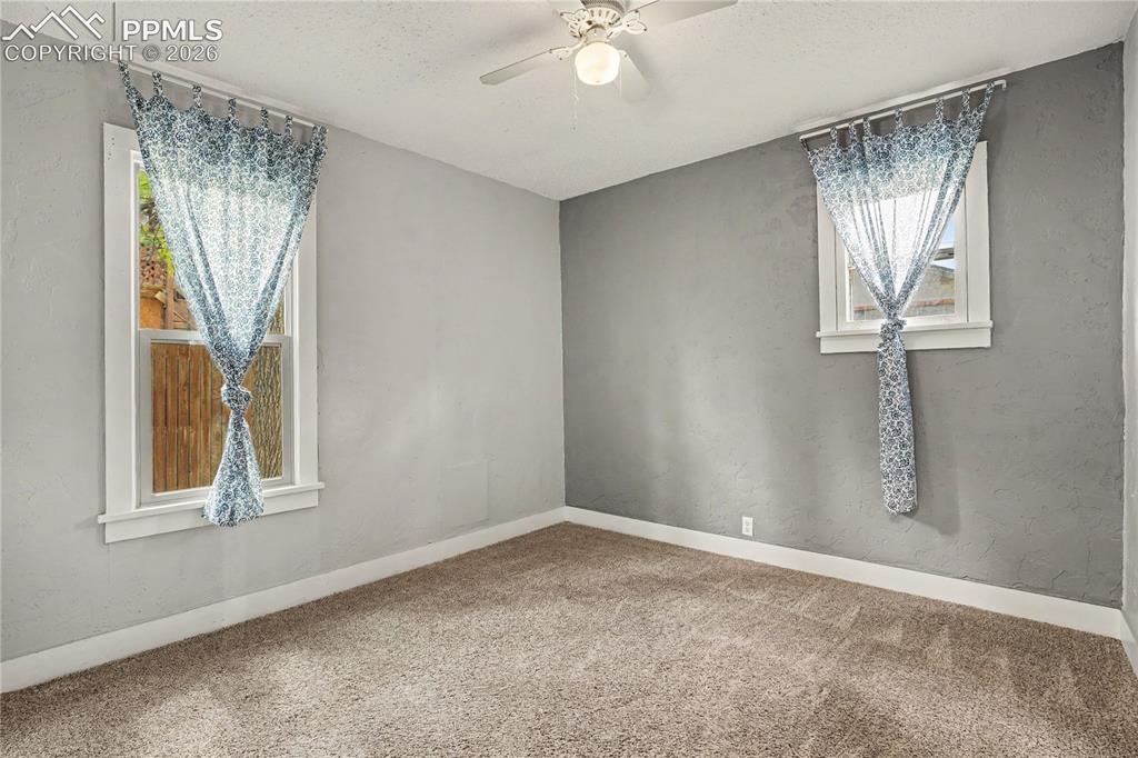 Image 14 of 23: Bedroom