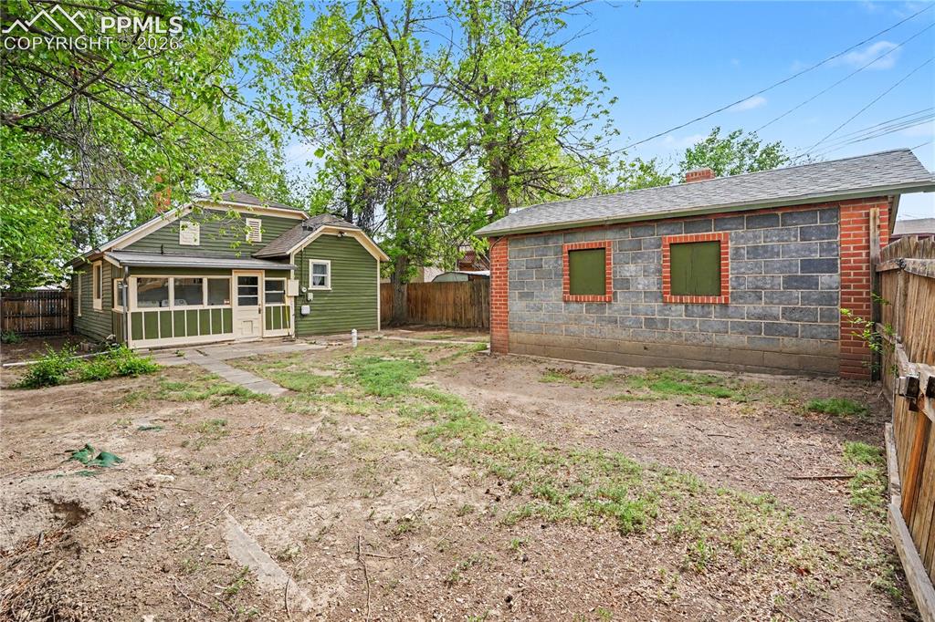 Image 19 of 23: Back of Structure