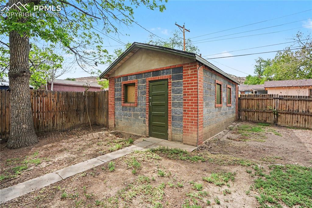 Image 20 of 23: Back of Structure
