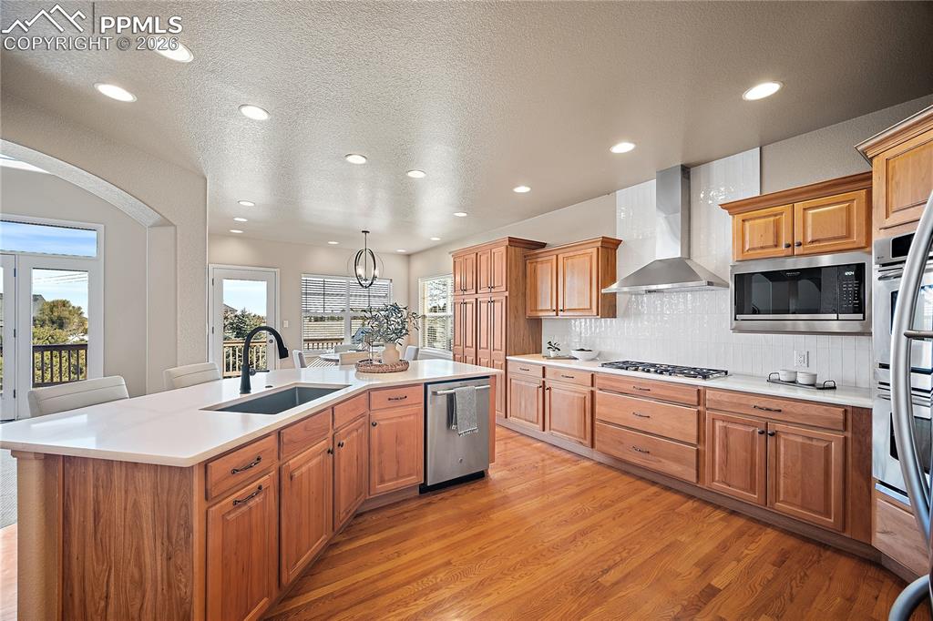 Image 18 of 49: Kitchen