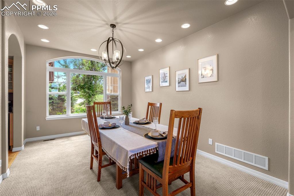 Image 21 of 49: Dining Area