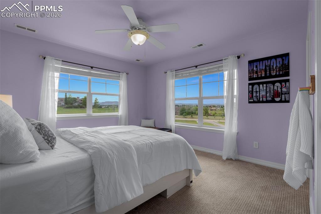 Image 33 of 49: Bedroom