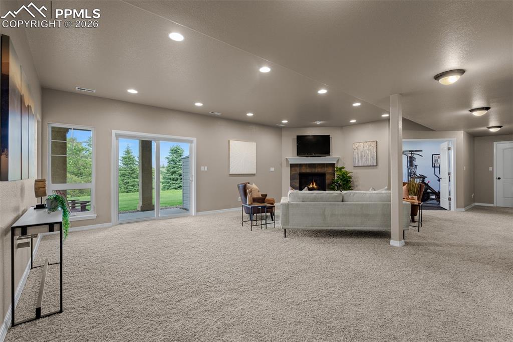 Image 38 of 49: Living Room