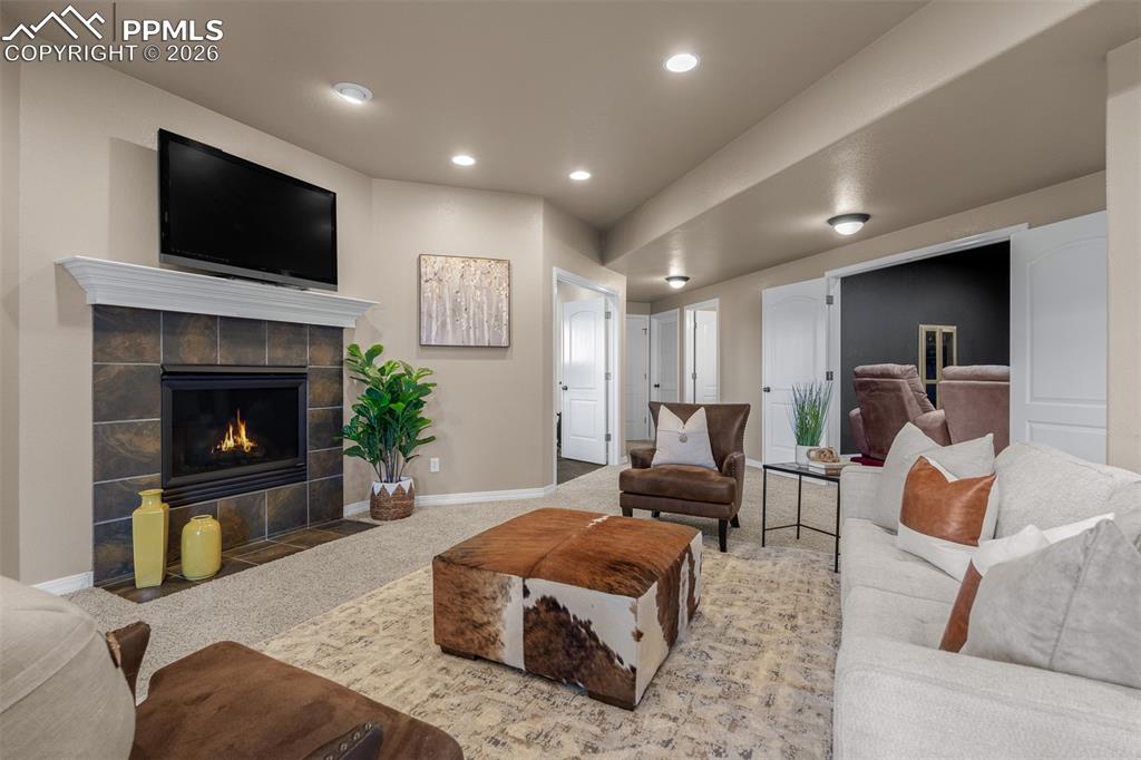 Image 39 of 49: Living Room