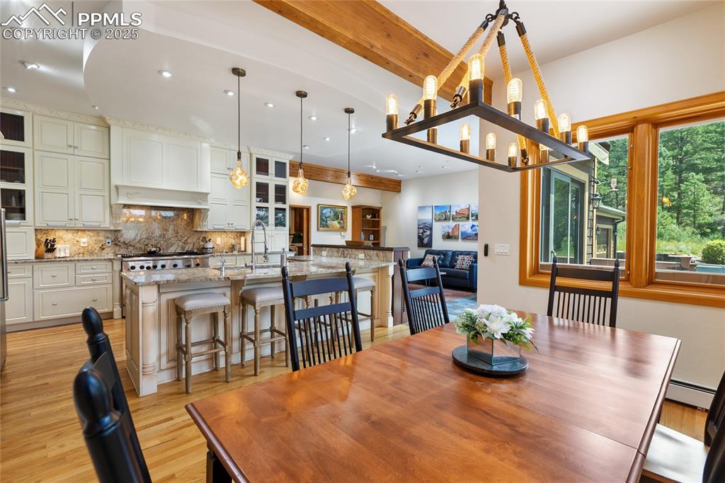 Image 13 of 50: Dining Area