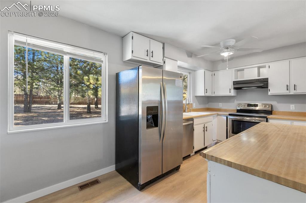 Image 11 of 36: Kitchen