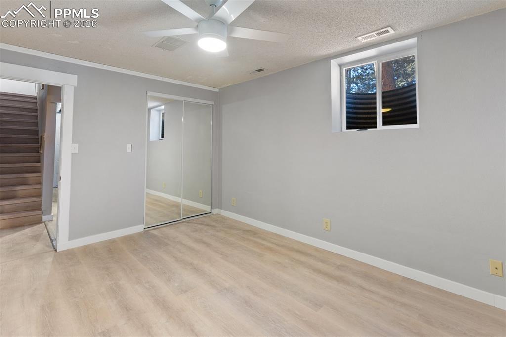 Image 16 of 36: Bedroom