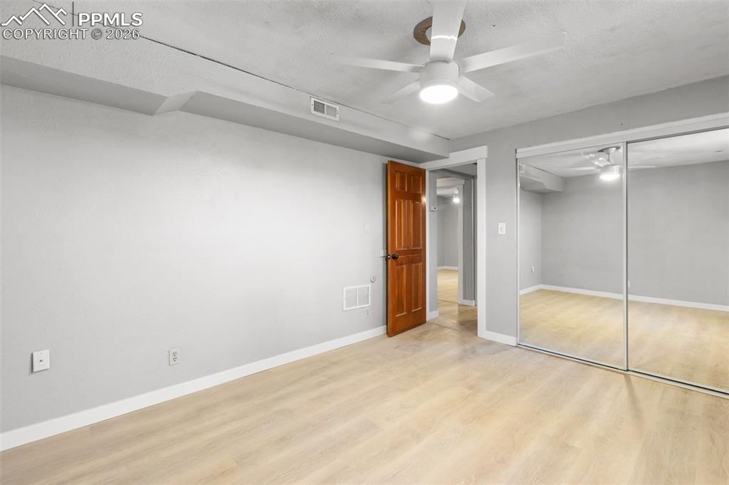 Image 22 of 36: Bedroom