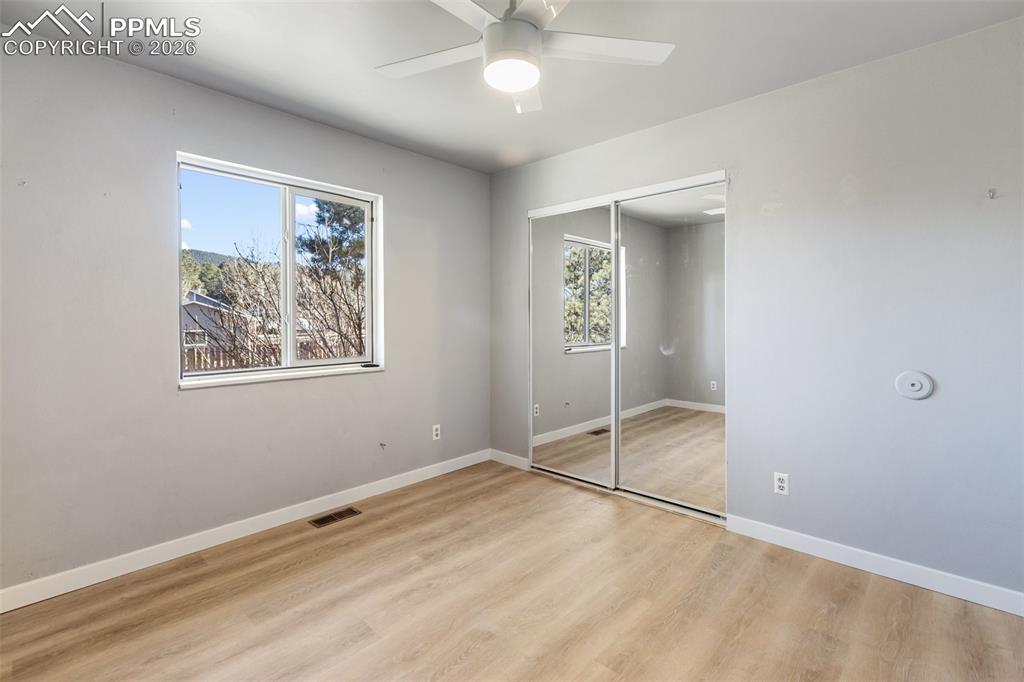 Image 27 of 36: Bedroom