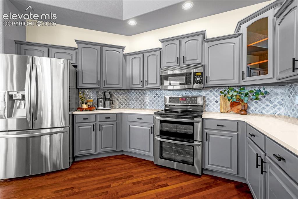 Image 11 of 41: Kitchen