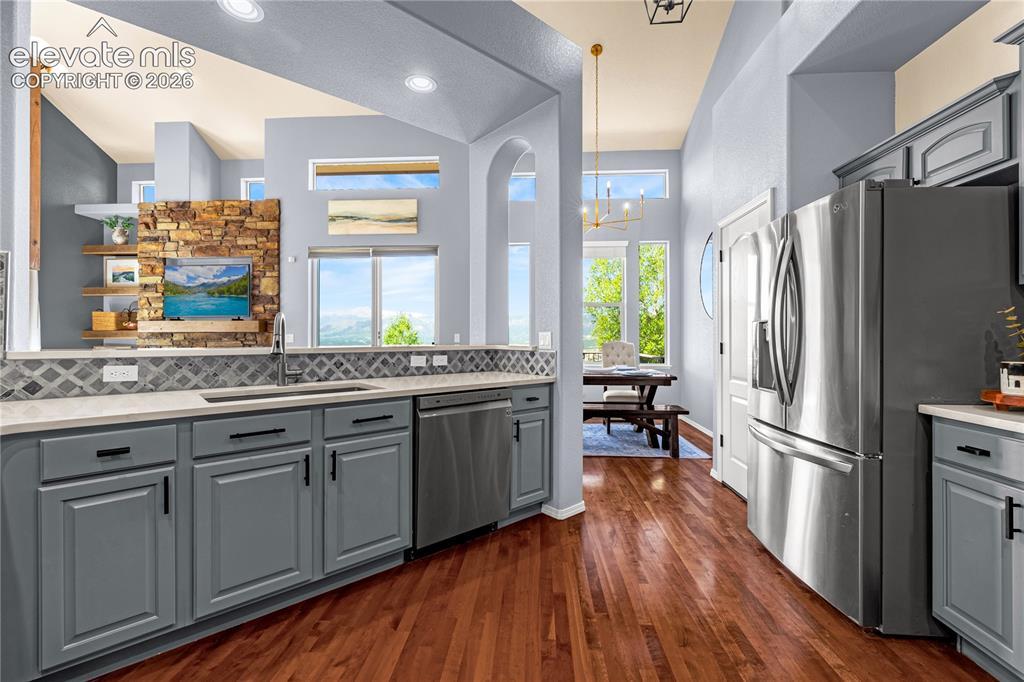Image 9 of 41: Kitchen