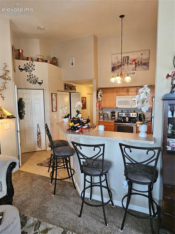 Image 9 of 24: Kitchen