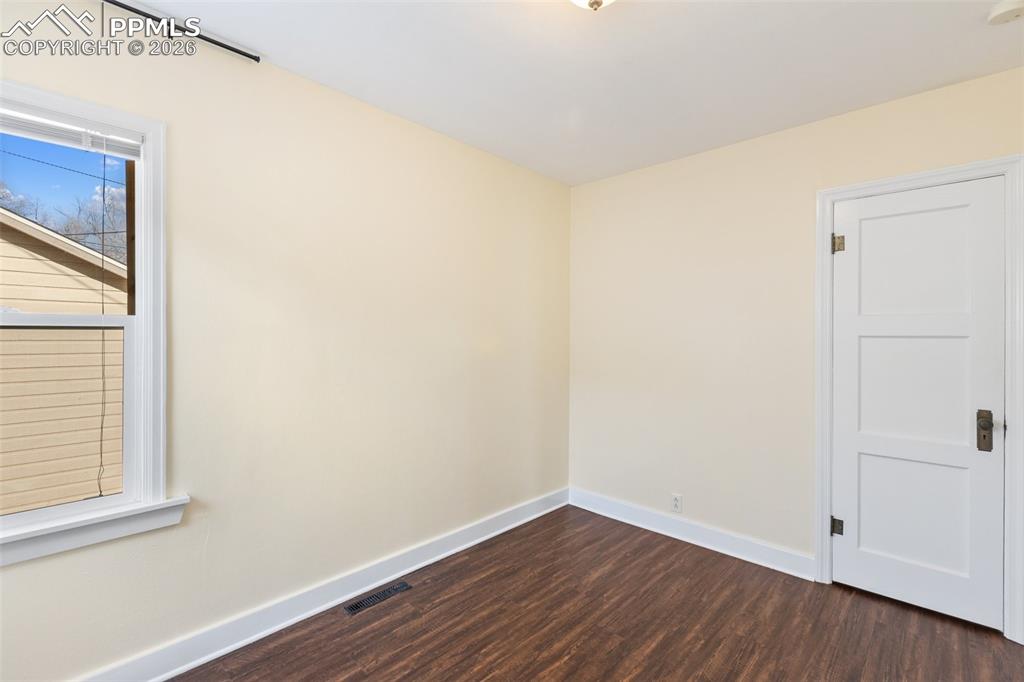 Image 26 of 37: Bedroom