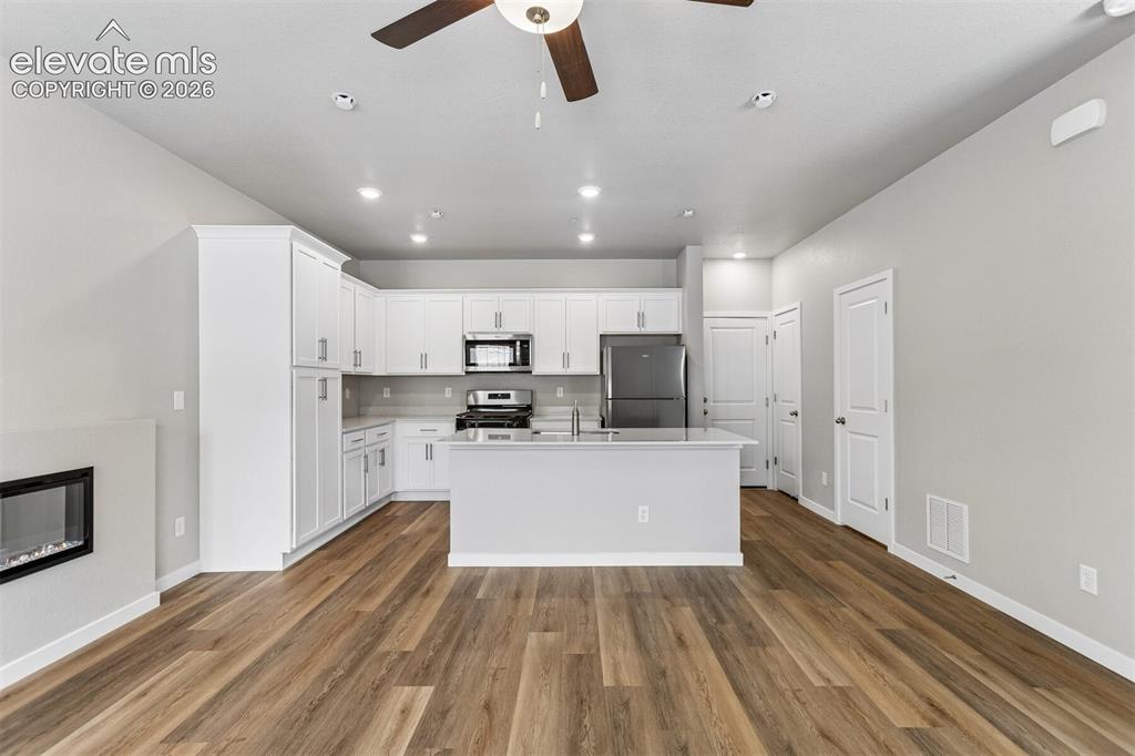Image 9 of 20: Kitchen