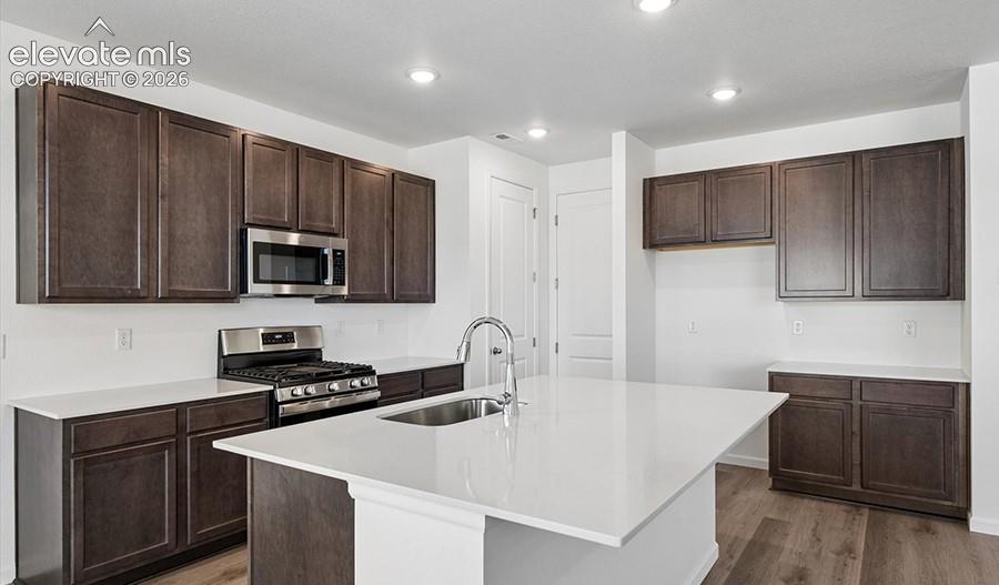 Image 11 of 26: Kitchen