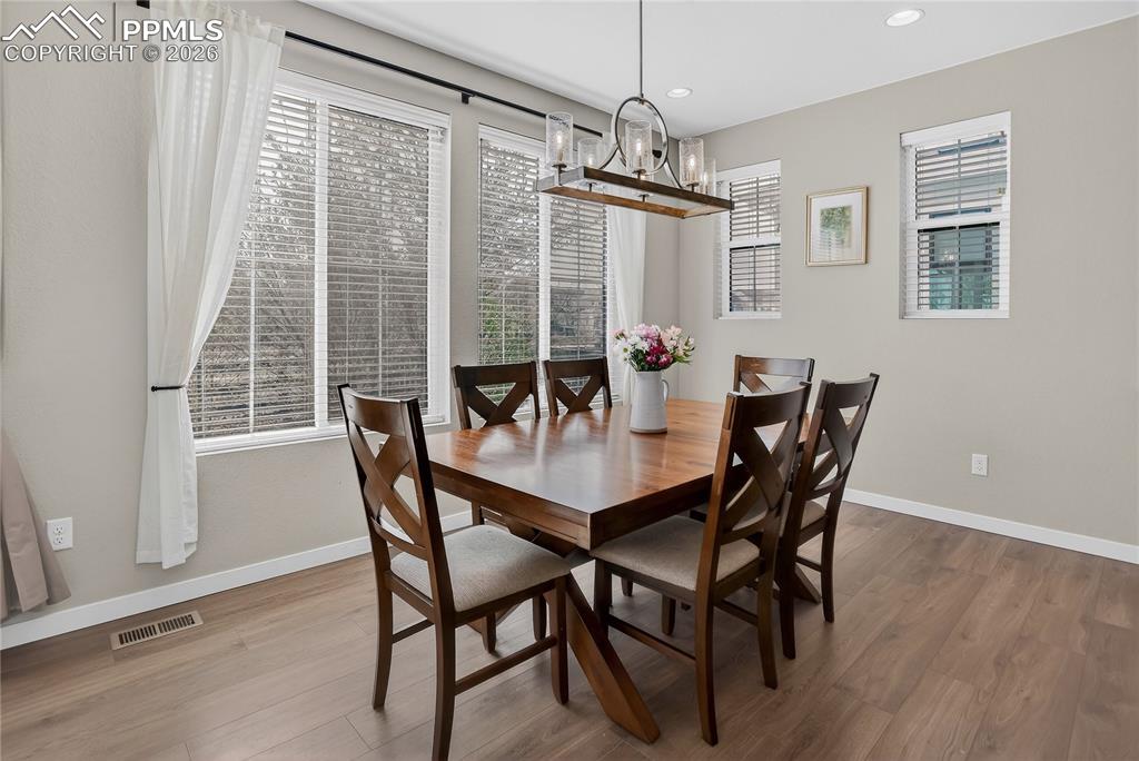 Image 11 of 47: Dining Area