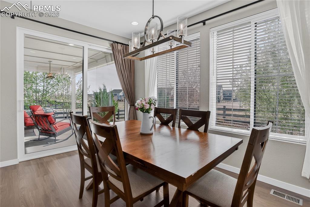 Image 14 of 47: Dining Area