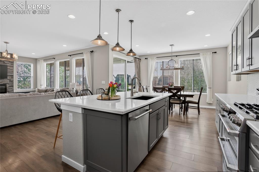 Image 18 of 47: Kitchen