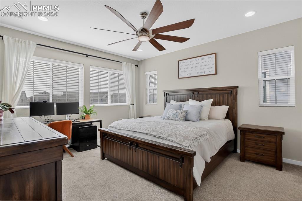 Image 23 of 47: Bedroom