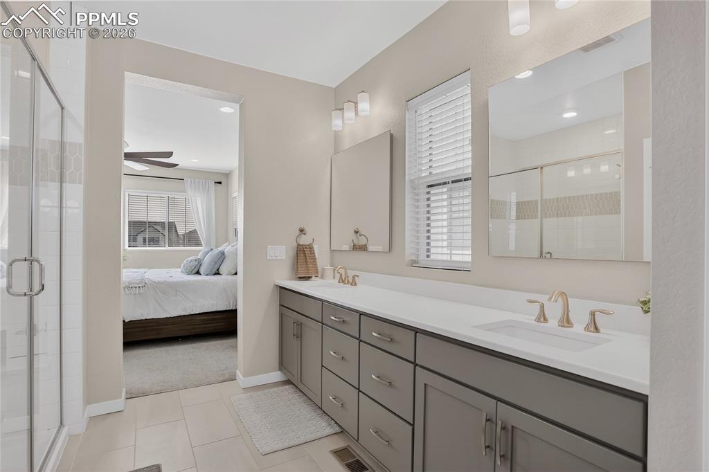 Image 27 of 47: Bathroom