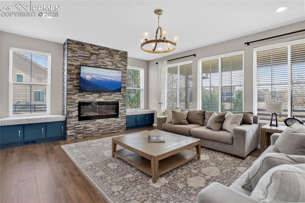 Image 7 of 47: Living Room