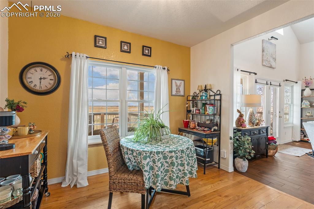 Image 11 of 50: Kitchen