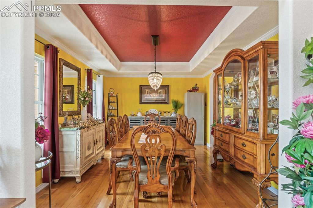 Image 12 of 50: Dining Room