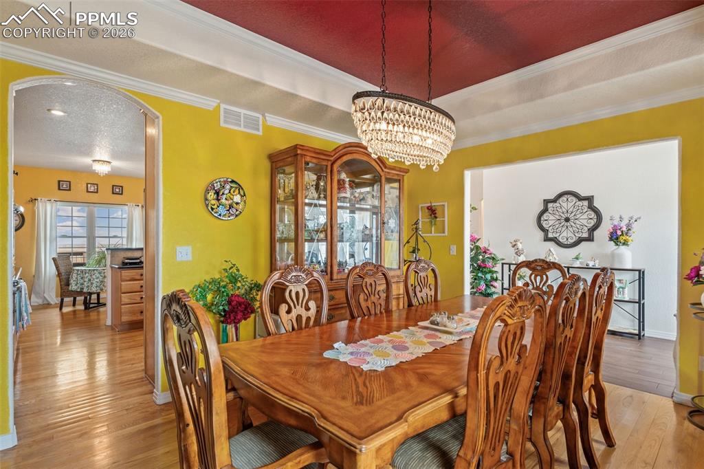 Image 13 of 50: Dining Room