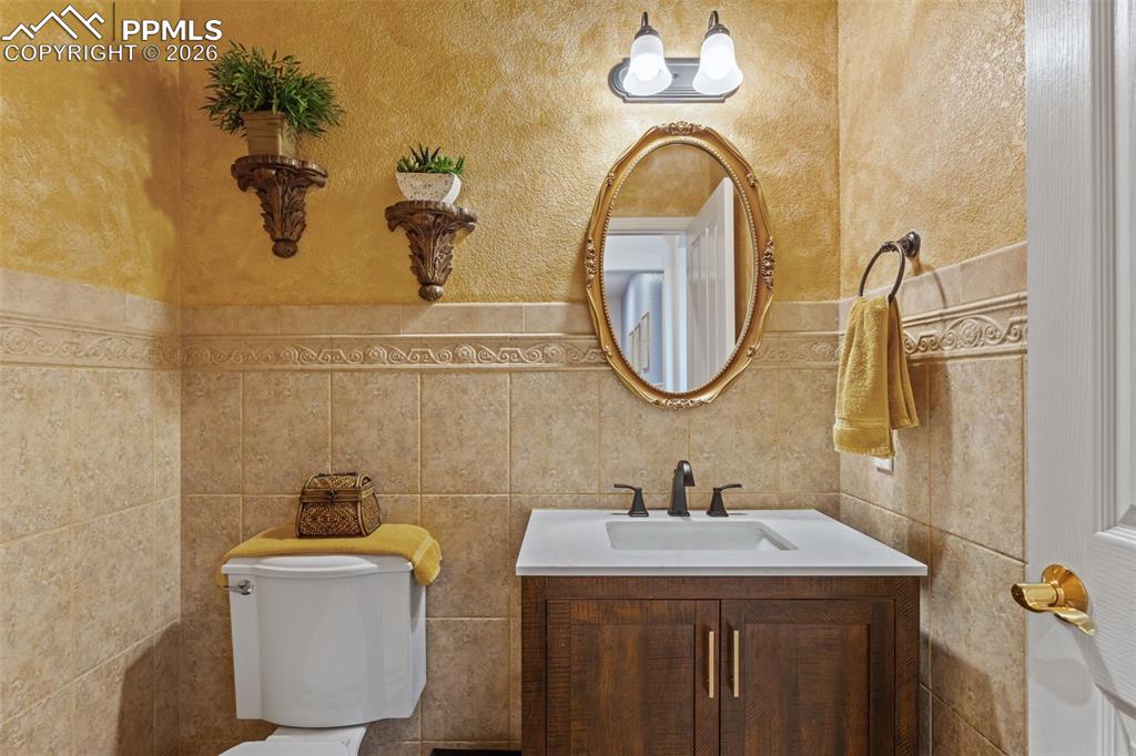 Image 26 of 50: Bathroom