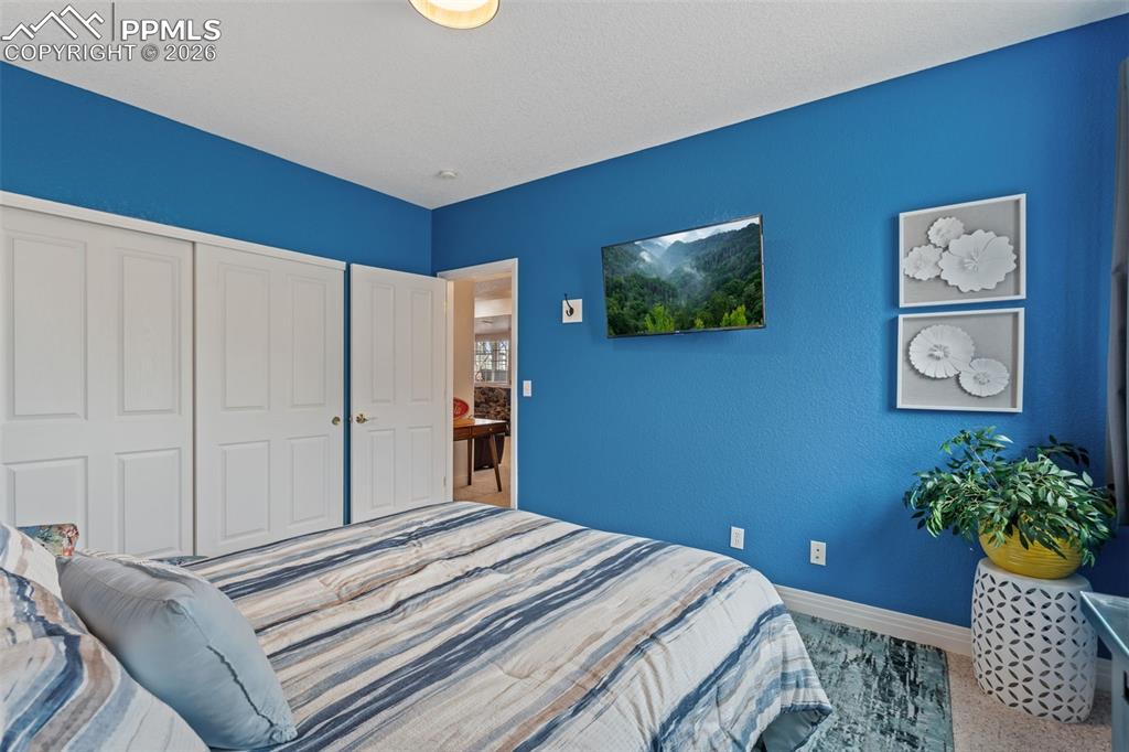 Image 29 of 50: Bedroom